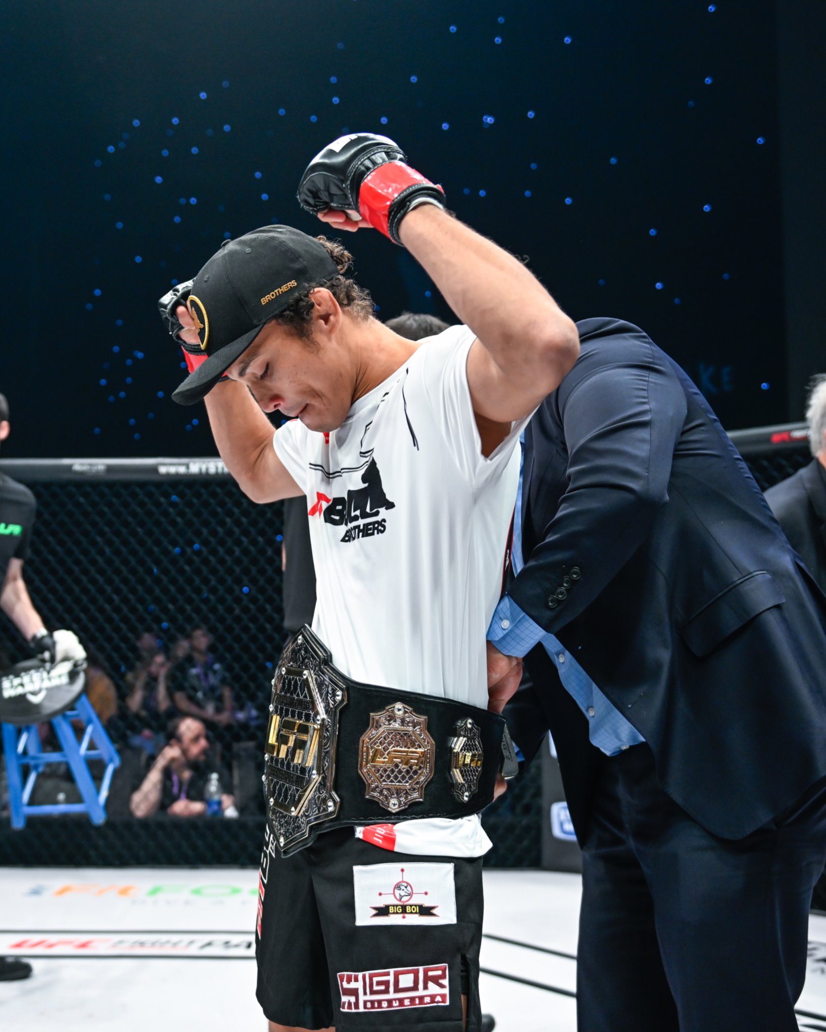 Igor Sigueira getting the LFA belt strapped around his waist